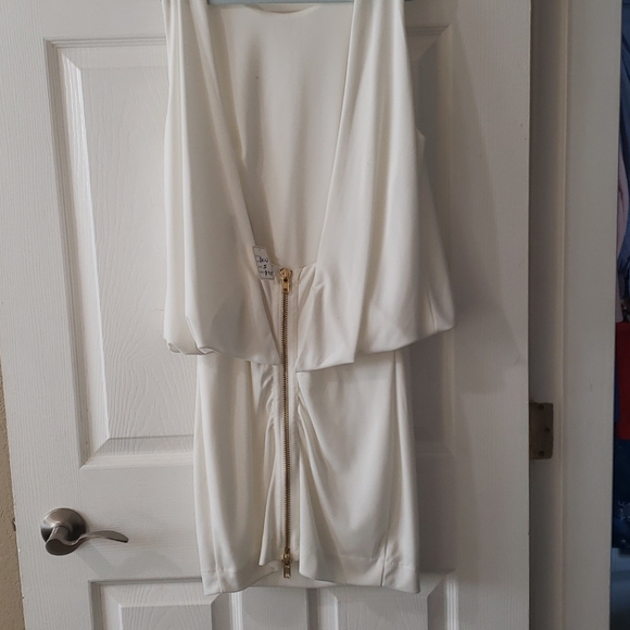 White backless dress - Picture 2 of 4